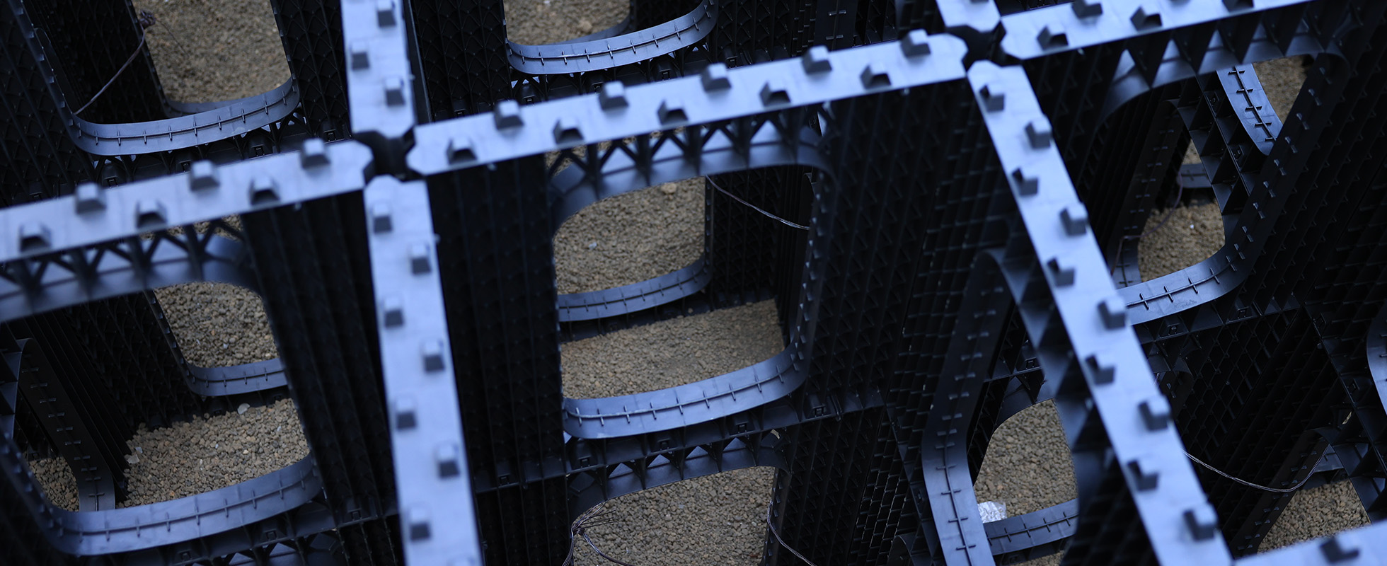 Fast setup of an office atrium garden, Tel Aviv, Israel